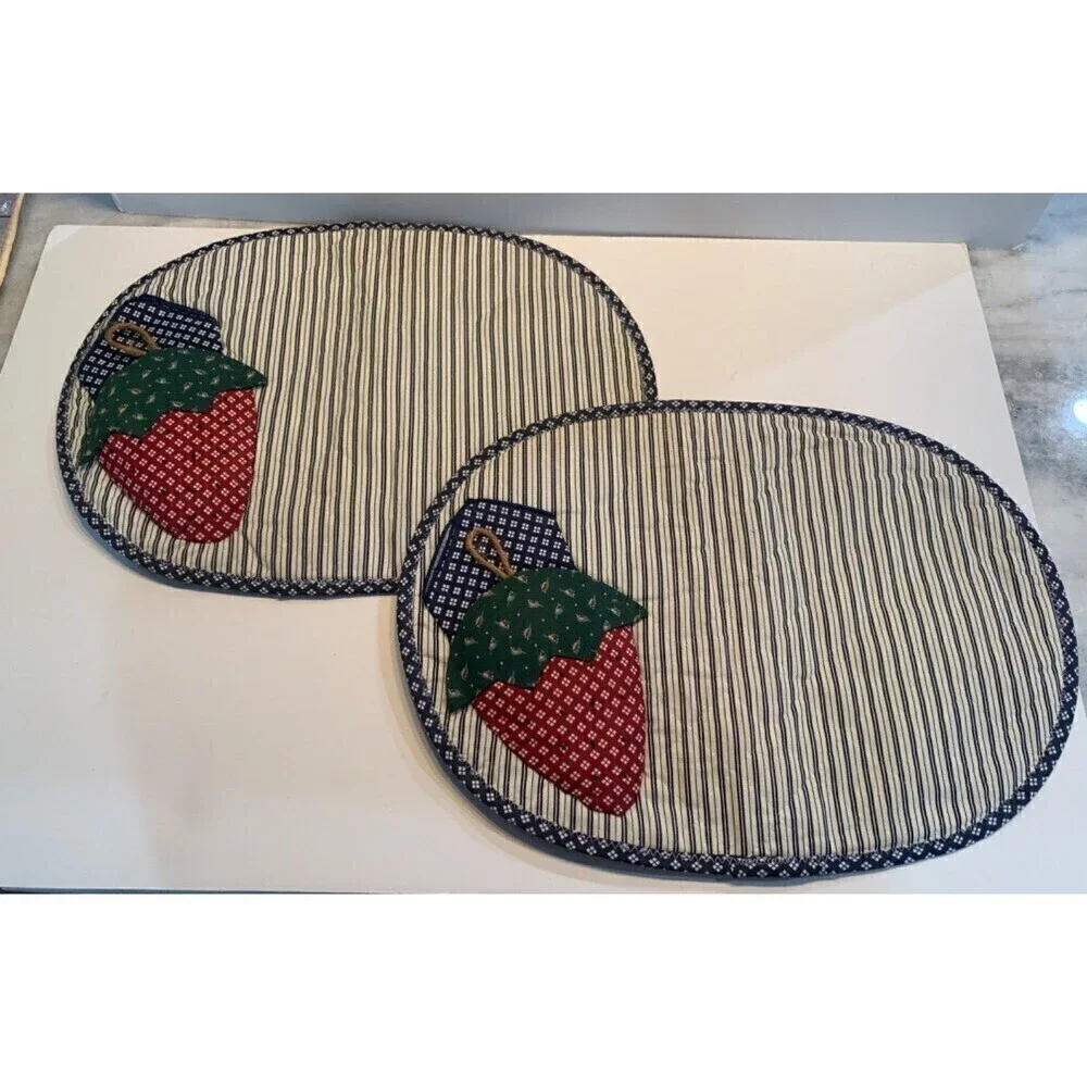 Cottage Core Fabric Placemat Set of 4 Strawberry Applique Pocket Fiber Filled